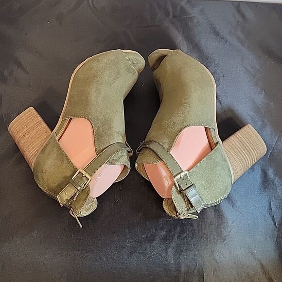 KENNETH COLE REACTION HIT HOODED WOMEN"S ANKLE  BUCKLE STRAP CLOSURE BOOTS - Picture 9 of 16